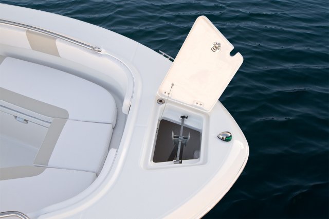 About the 2012 Robalo R200. New for 2012, there's no mistaking the R200's ... About the 2012 Robalo R200. New for 2012, there's no mistaking the R200's ...